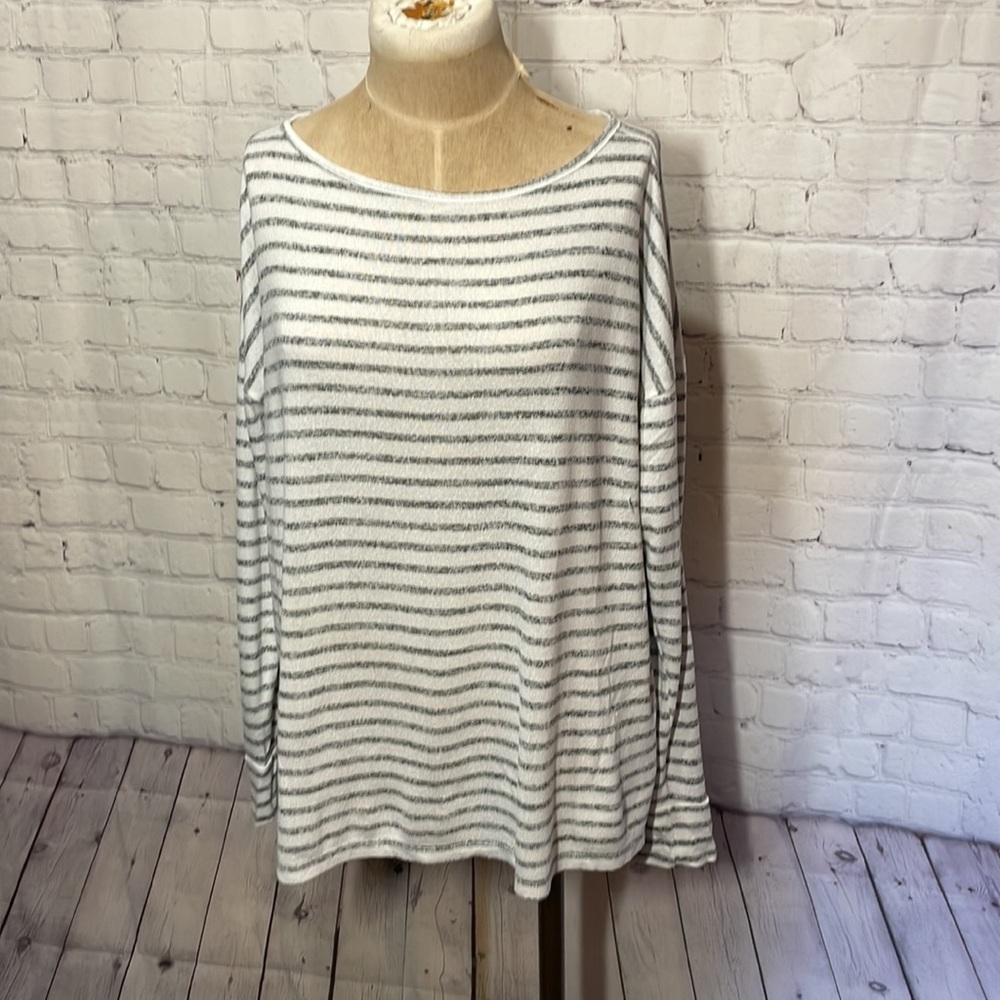 Lucky Brand Long sleeve Striped round neck  Top Size Small